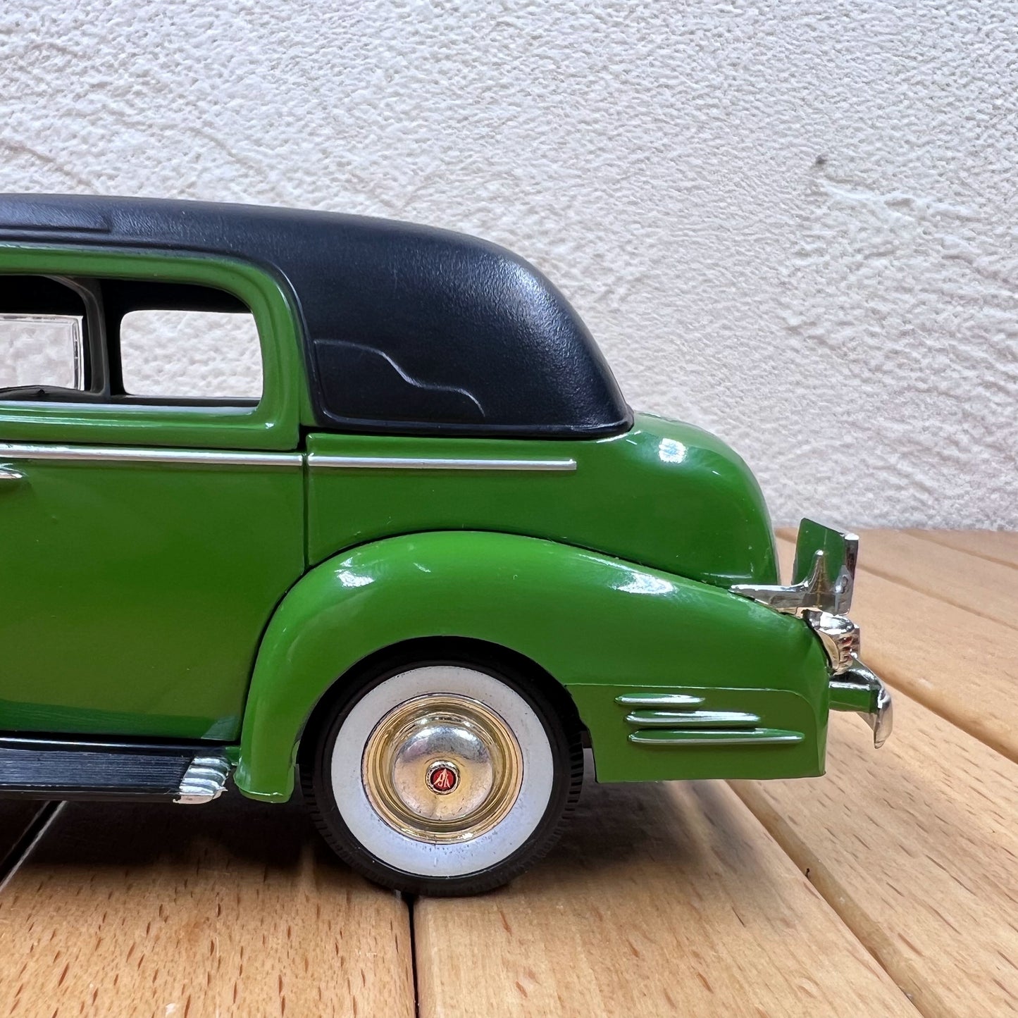 1/32 Scale 1938 Cadillac Series 70 Diecast Model Car