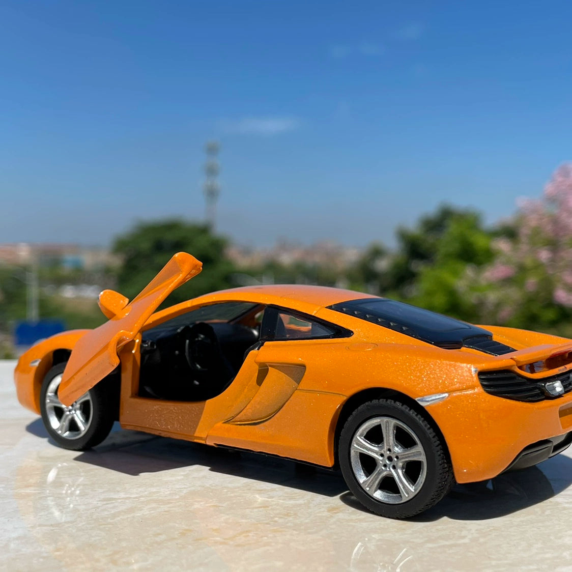 1/32 Scale McLaren MP4-12C Diecast Model Car