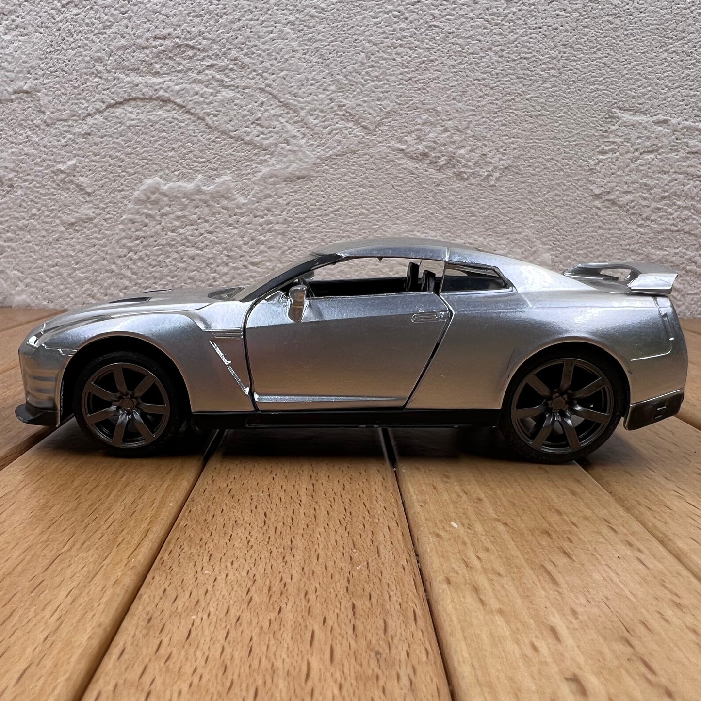 1/32 Scale 2009 Nissan GT-R Diecast Model Car