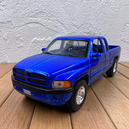 1/24 Scale Ram 1500 Pickup Truck Diecast Model