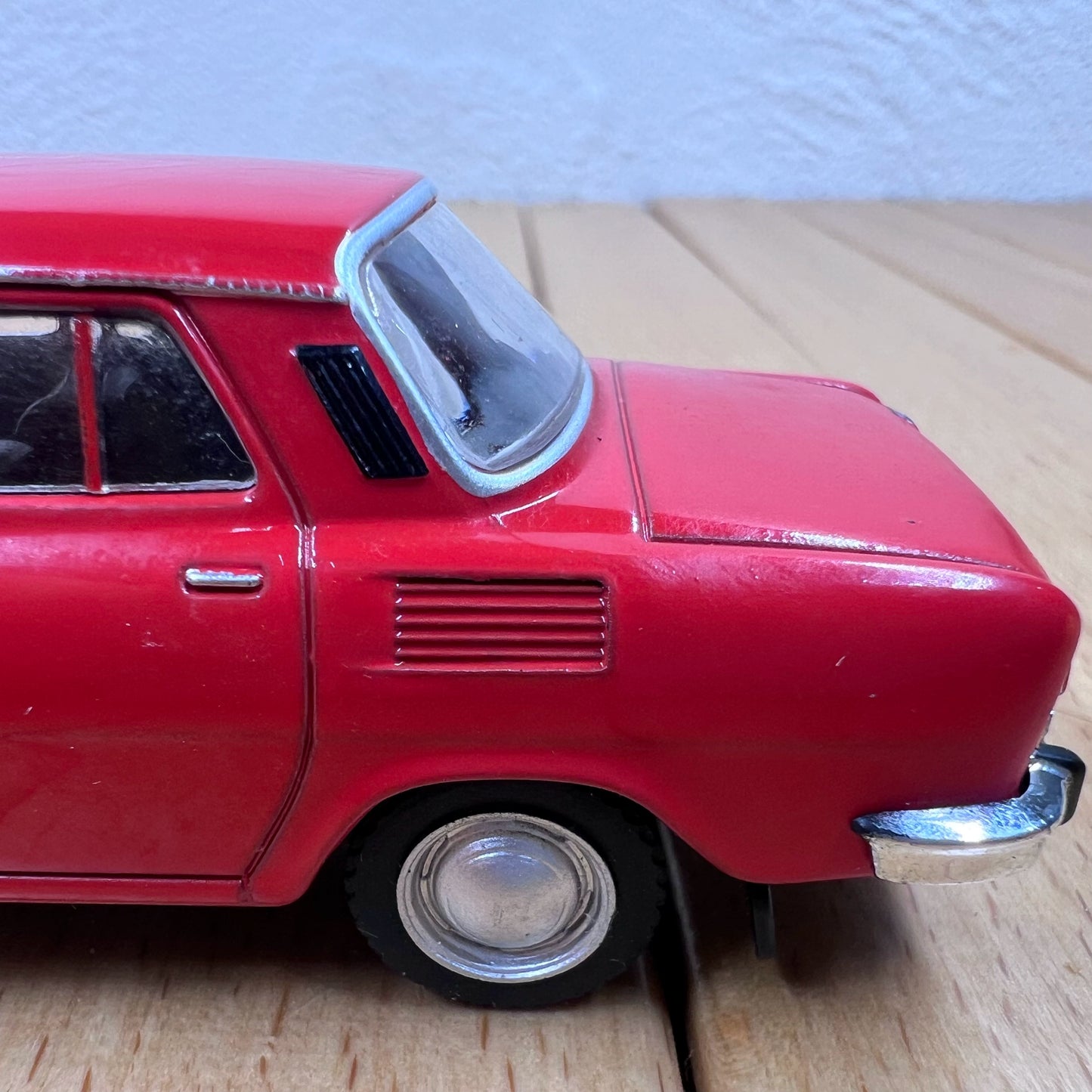 1/43 Scale 1975 Skoda 100 Diecast Model Car