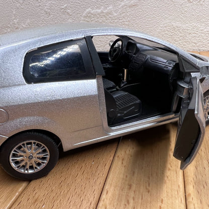 1/24 Scale 2008 Fiat Grande Punto Diecast Model Car