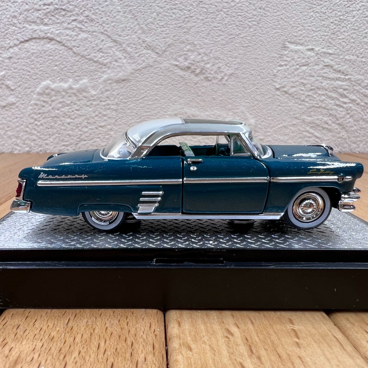 1/64 Scale 1954 Mercury Monterey Sun Valley Diecast Model Car