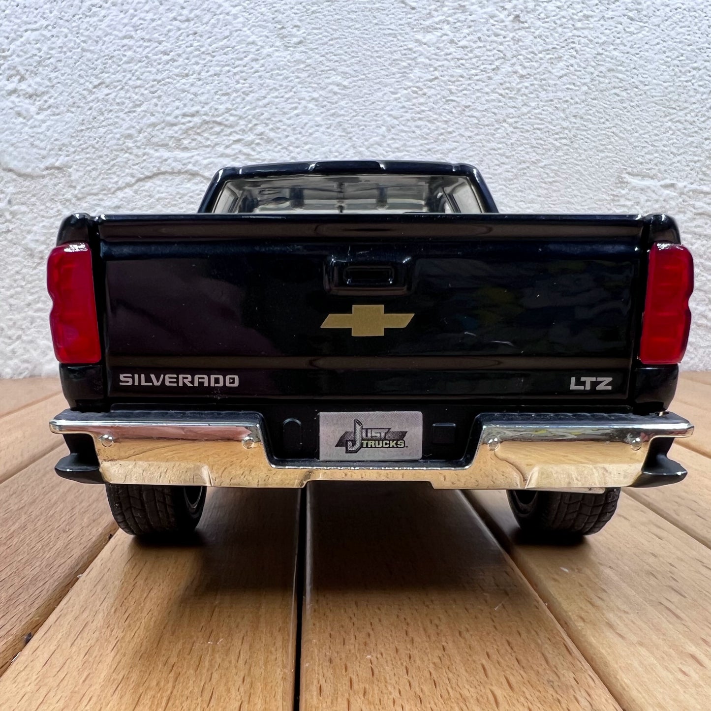 1/24 Scale 2014 Chevrolet Silverado Truck Diecast Model Car