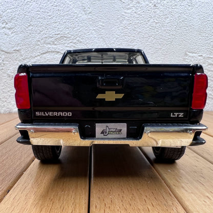 1/24 Scale 2014 Chevrolet Silverado Truck Diecast Model Car