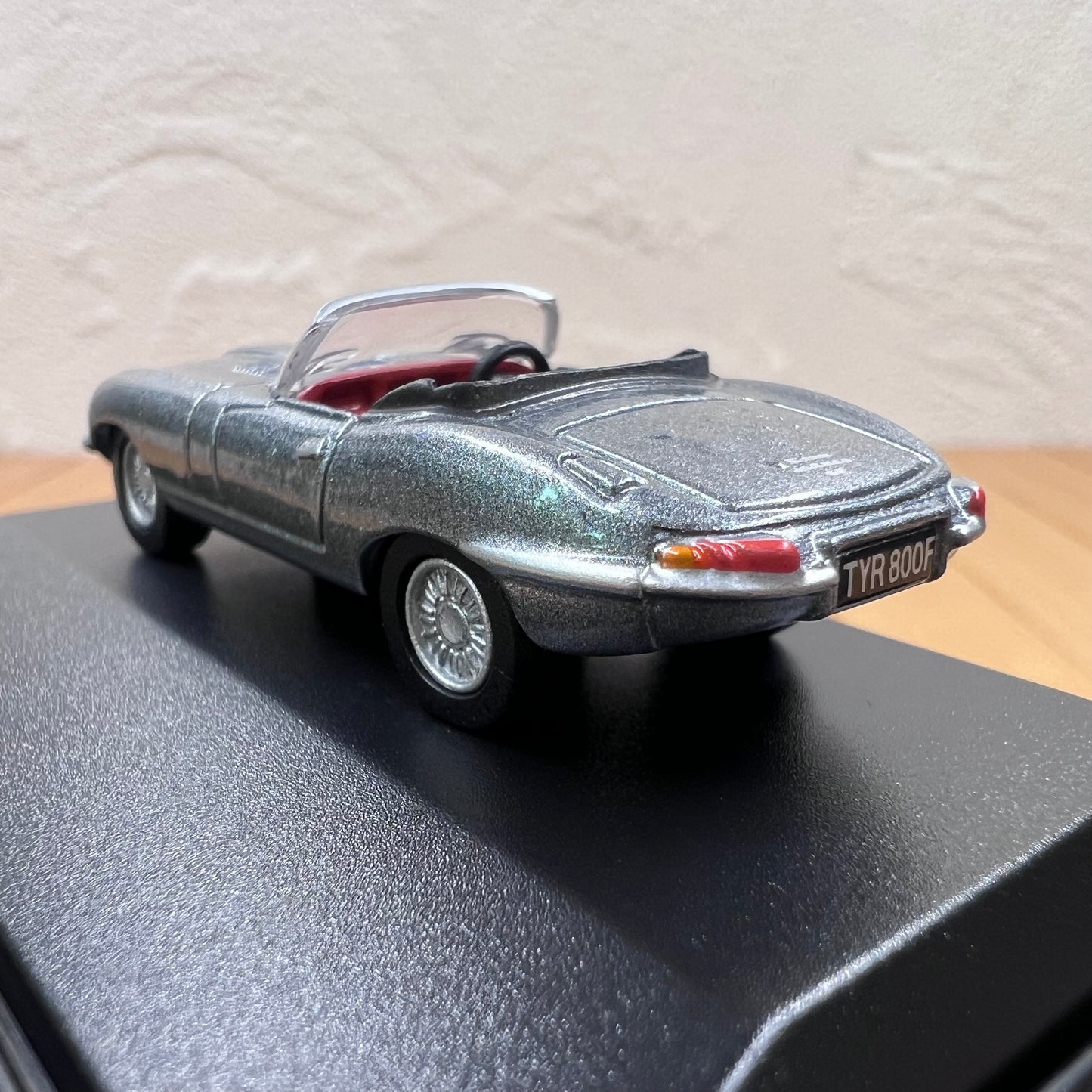 1/76 Scale Jaguar E-Type Diecast Model Car