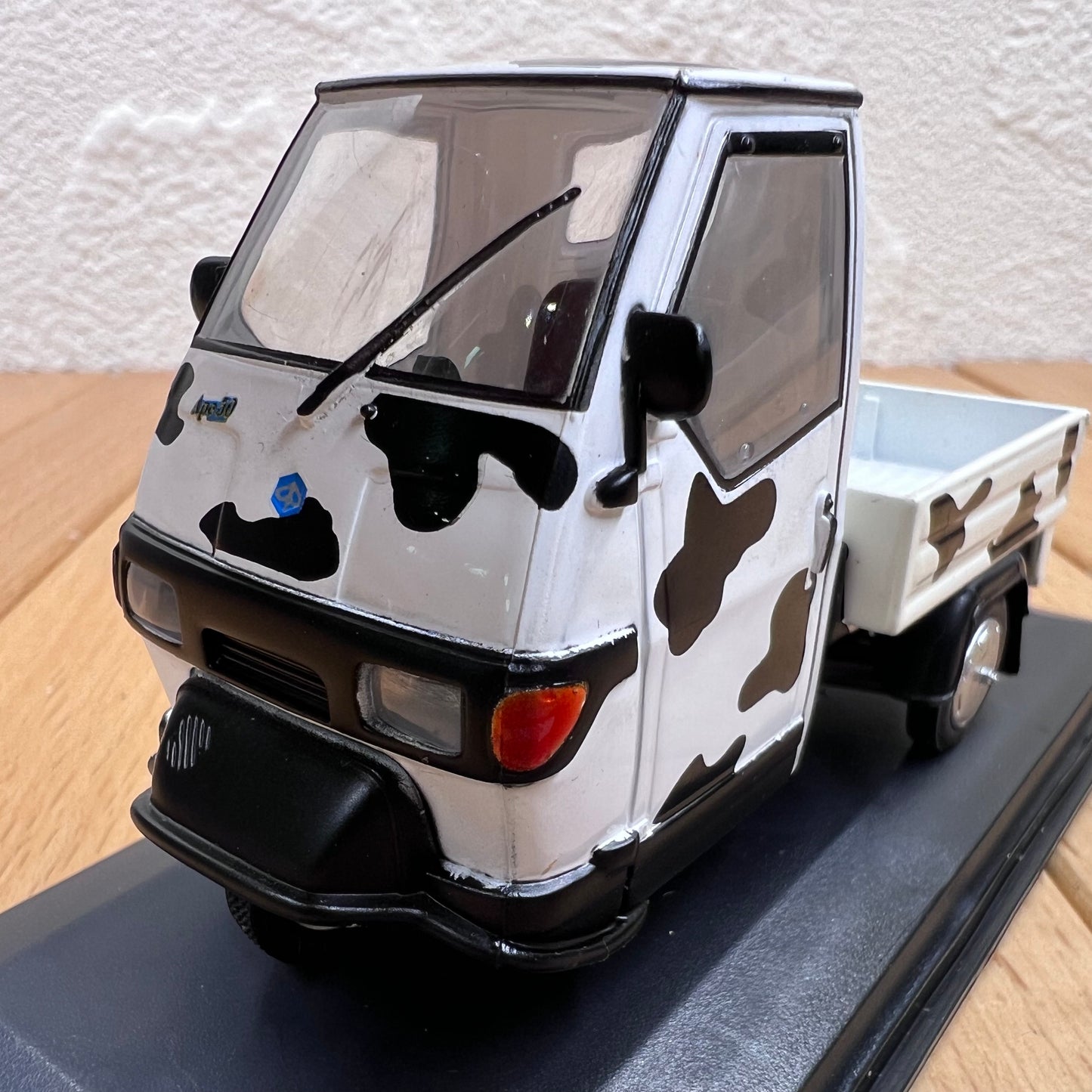 1/32 Scale 2006 Piaggio Ape 50 Mucca Tricycle Pickup Diecast Model