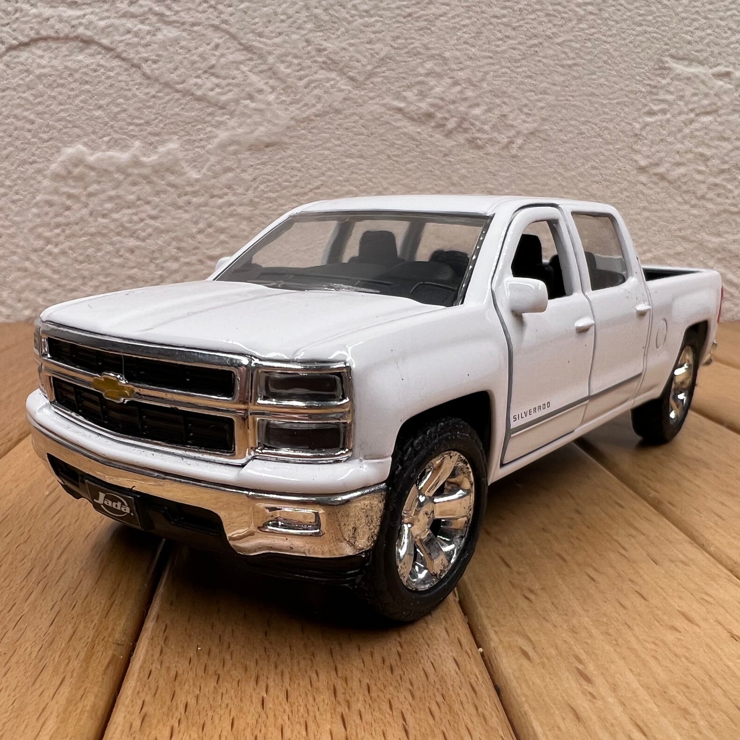 1/32 Scale 2014 Chevrolet Silverado Pickup Truck Diecast Model