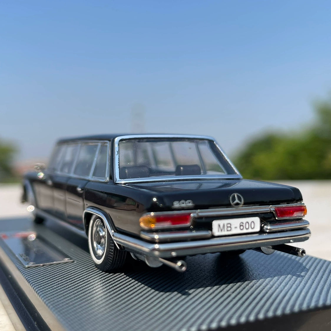 1/64 Scale Mercedes-Benz 600 W100 Pullman Limousine Diecast Model