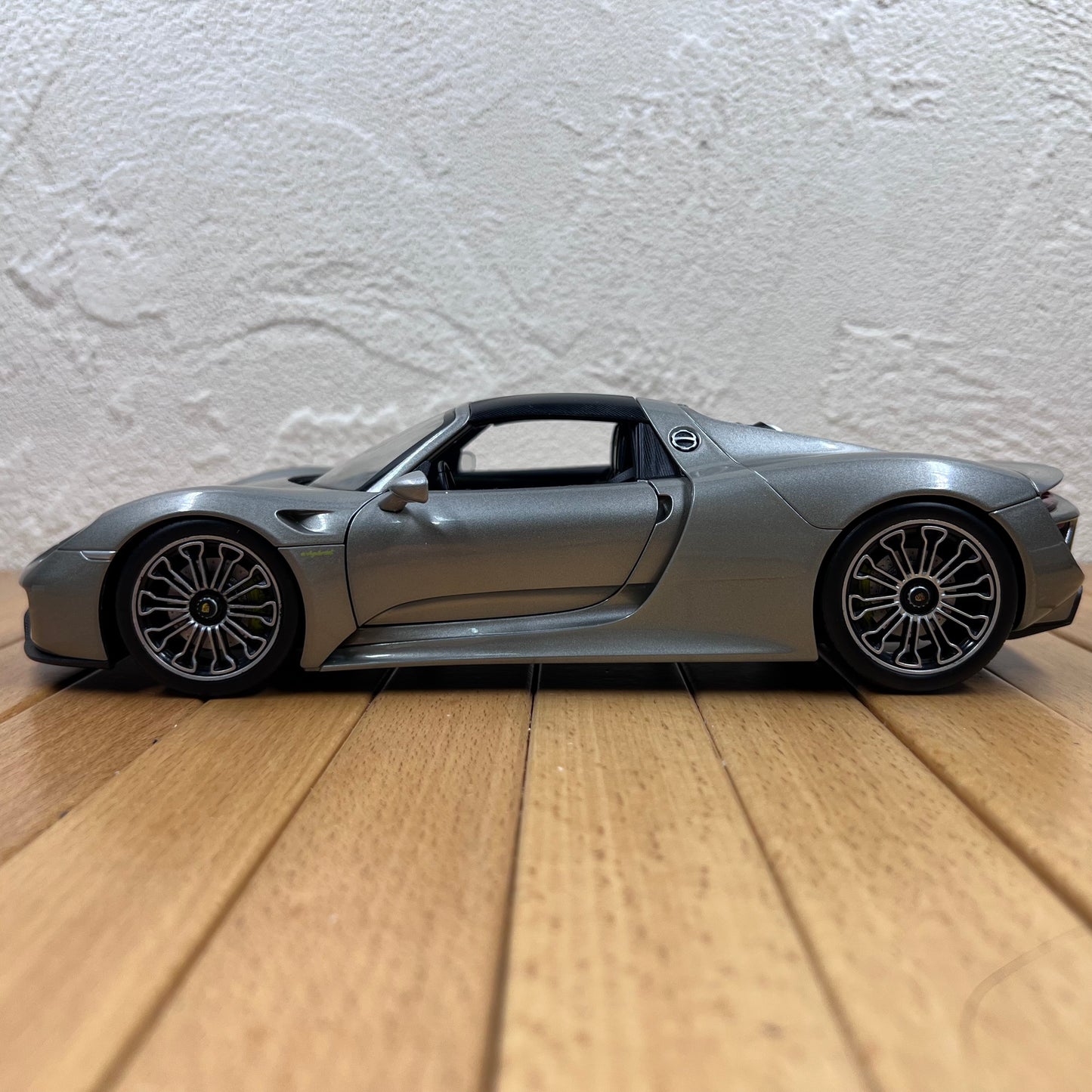 1/18 Scale Porsche 918 Spyder Diecast Model Car