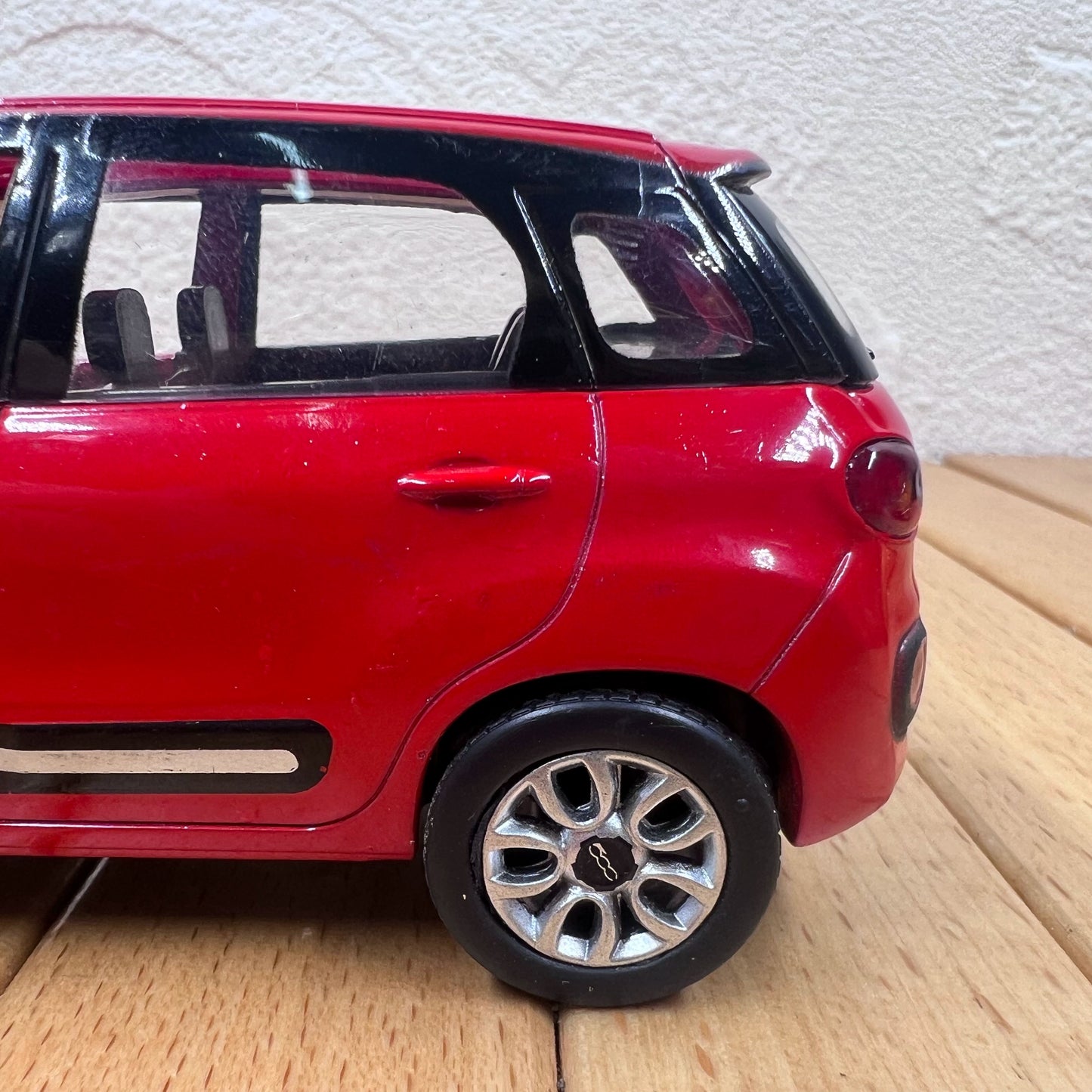 1/32 Scale 2013 Fiat 500L MPV Diecast Model Car