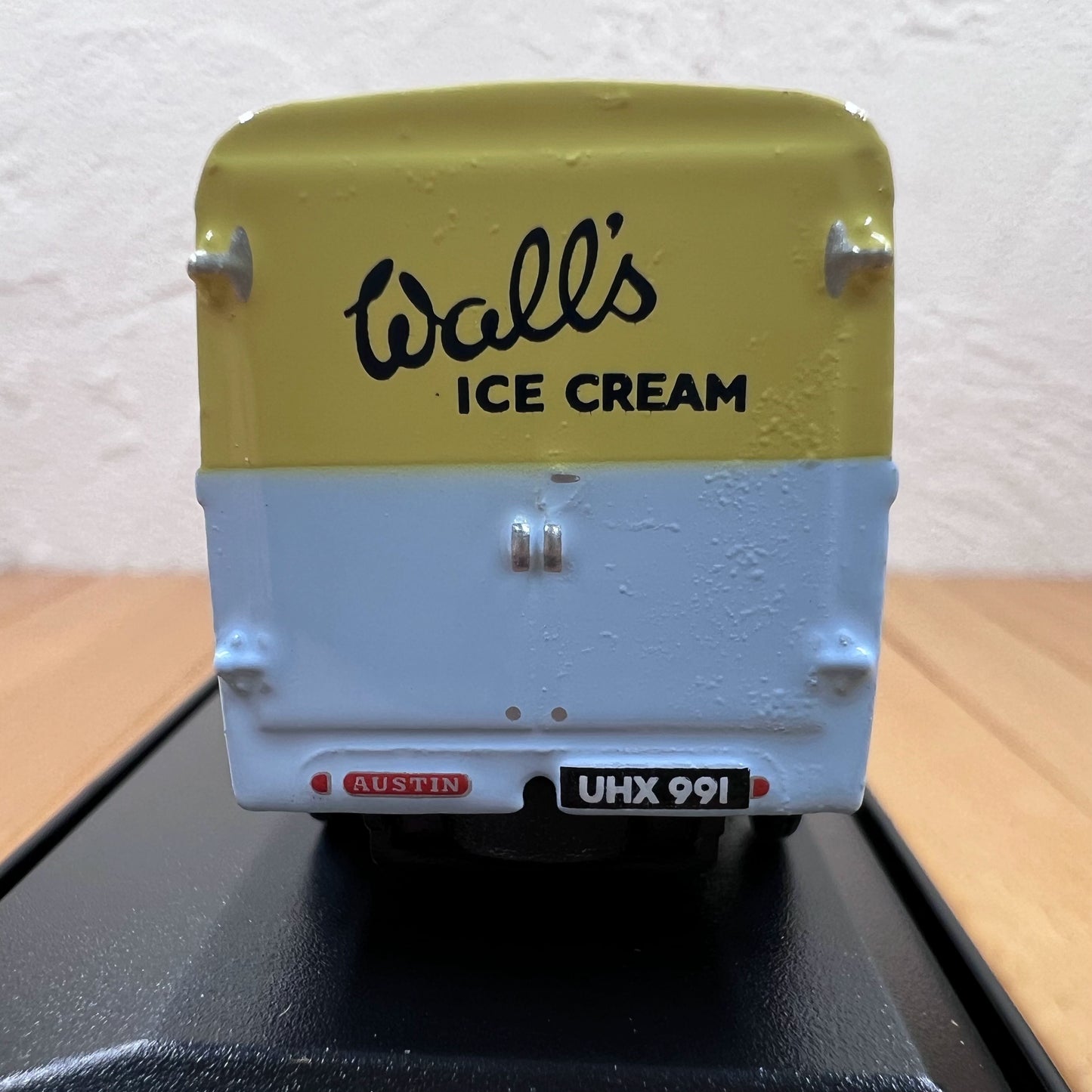 1/76 Scale Walls Ice Cream Van Diecast Model Car