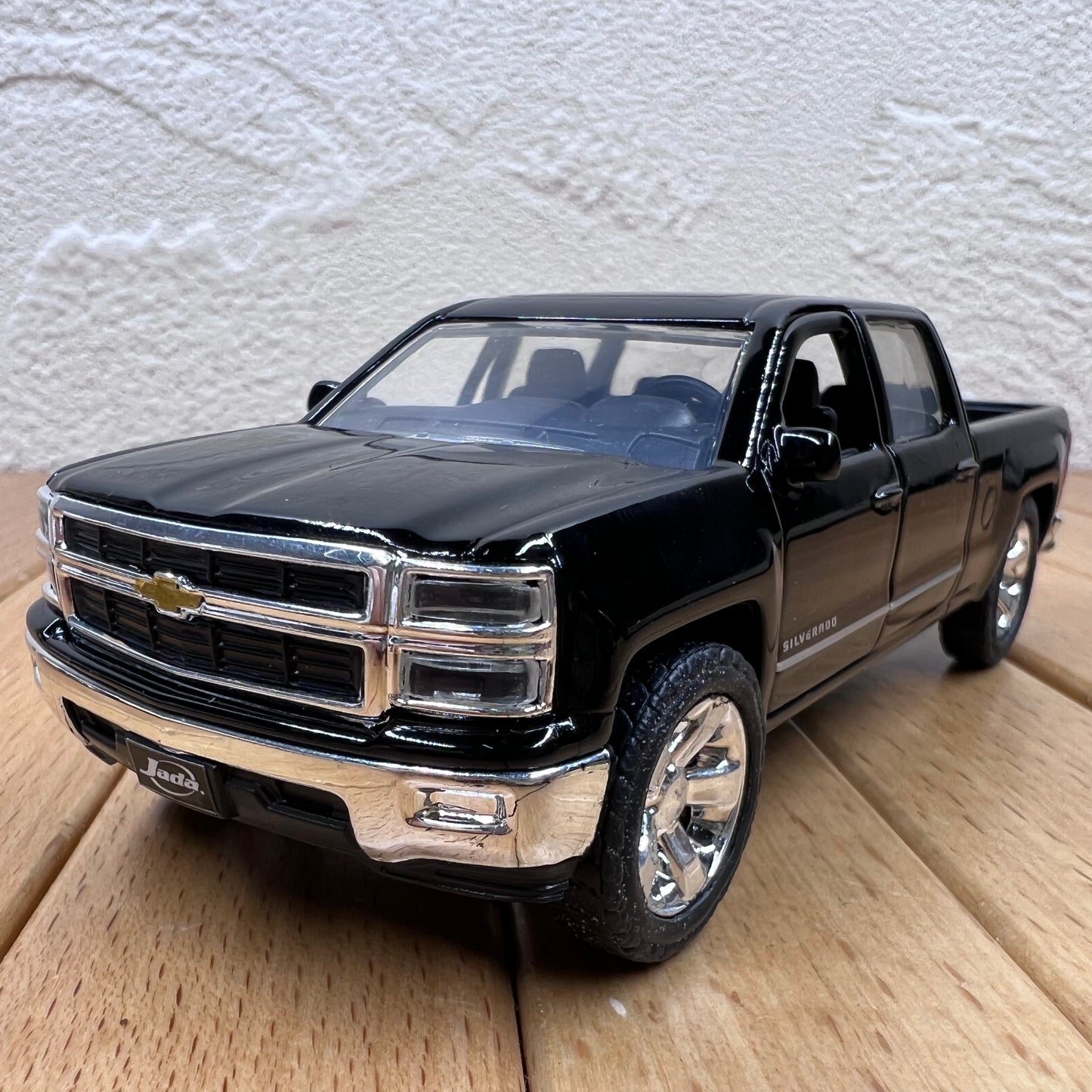 1/32 Scale 2014 Chevrolet Silverado Pickup Truck Diecast Model