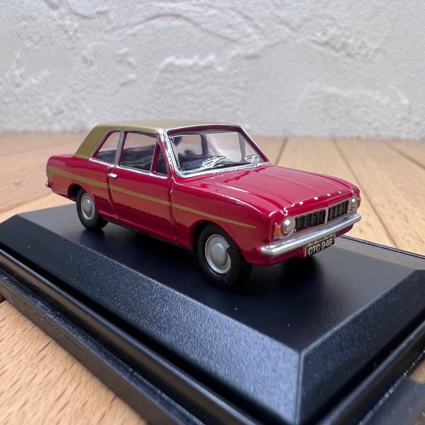 1/76 Scale Ford Cortina Diecast Model Car