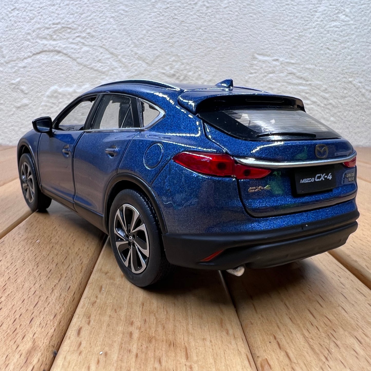 1/32 Scale 2020 Mazda CX-4 Compact Crossover SUV Diecast Model Car