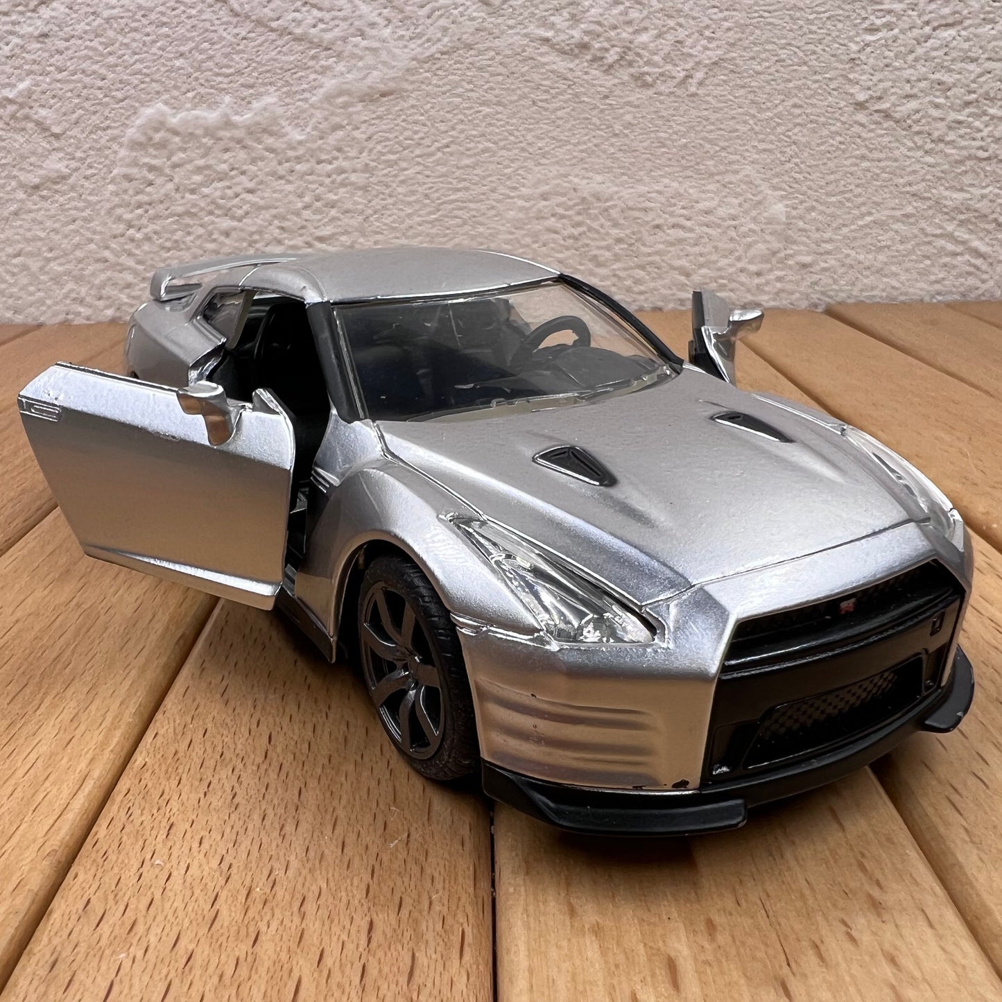 1/32 Scale 2009 Nissan GT-R Diecast Model Car