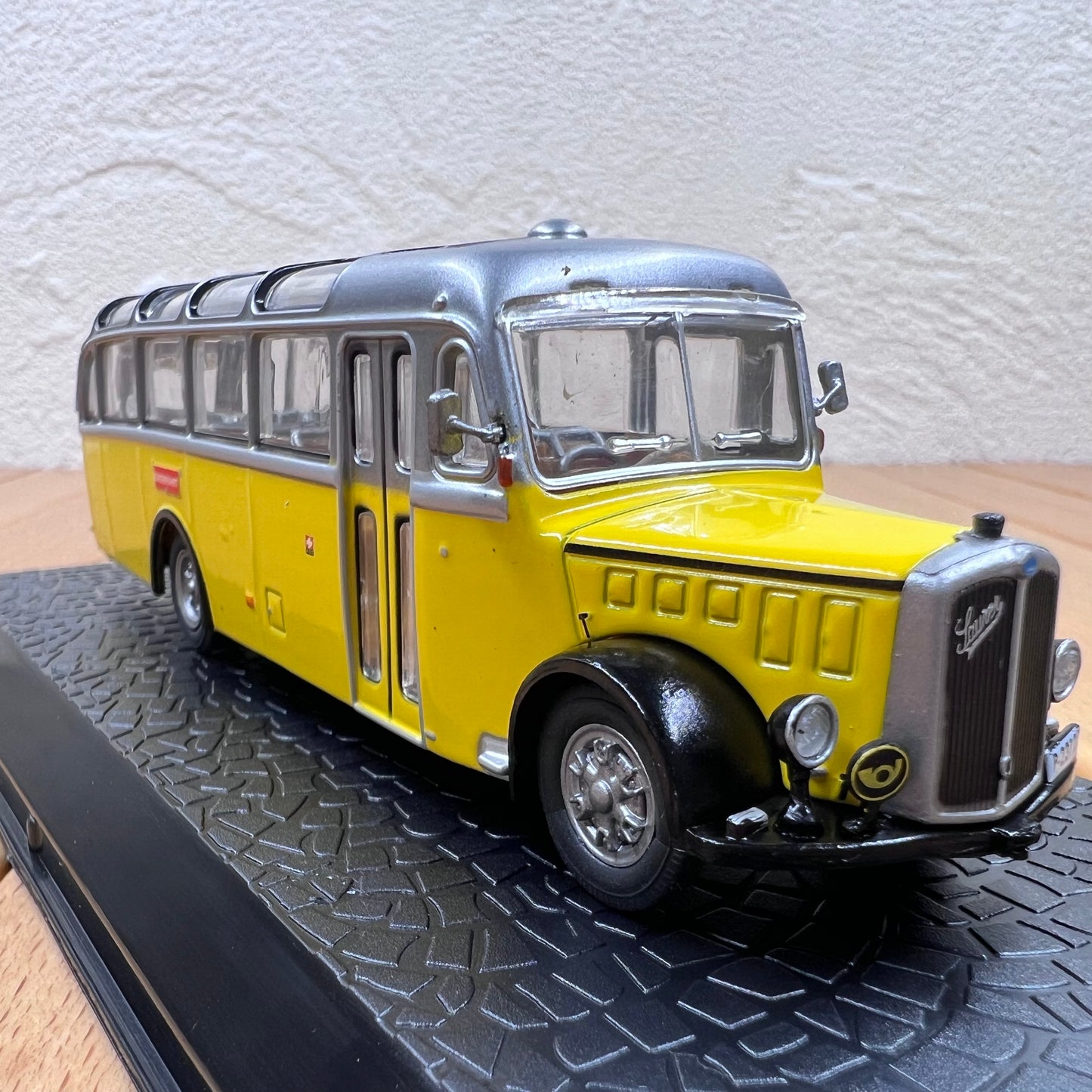 1/72 Scale 1959 Saurer L4C Bus Diecast Model