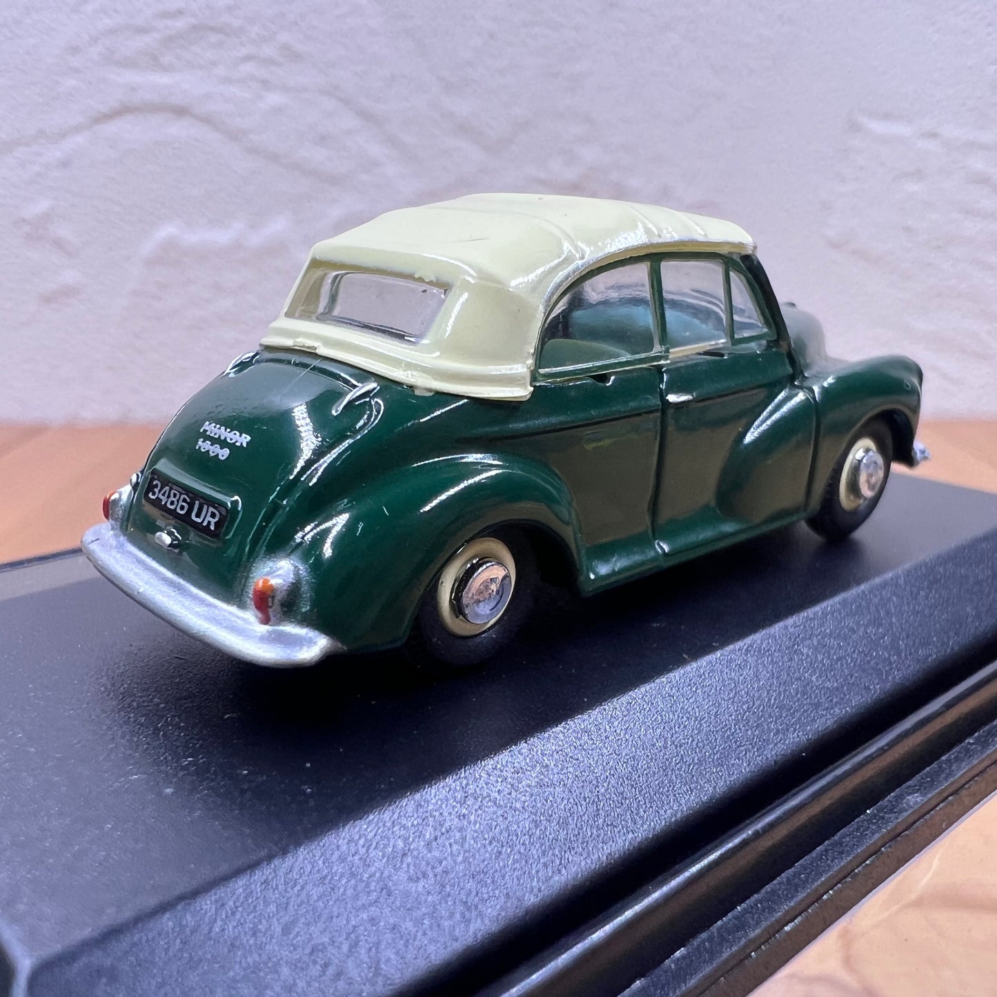 1/76 Scale Morris Minor Diecast Model Car