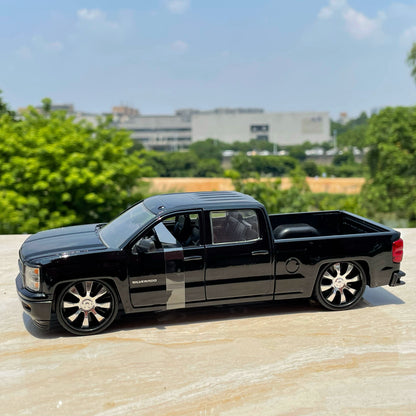 1/24 Scale Chevrolet Silverado Pickup Truck Diecast Model Car