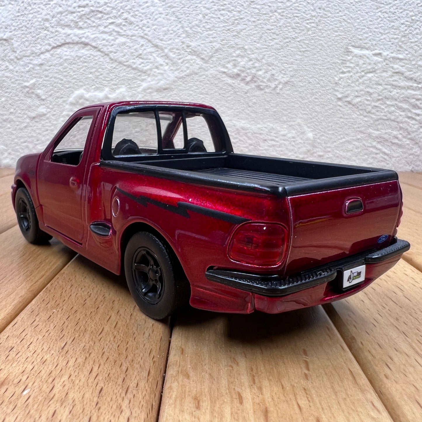 1/32 Scale 1999 Ford F-150 SVT Lightning Pickup Truck Diecast Model Car