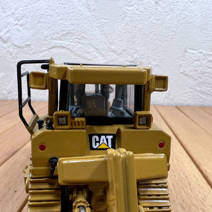 1/50 Scale Caterpillar D8T Bulldozer Diecast Model