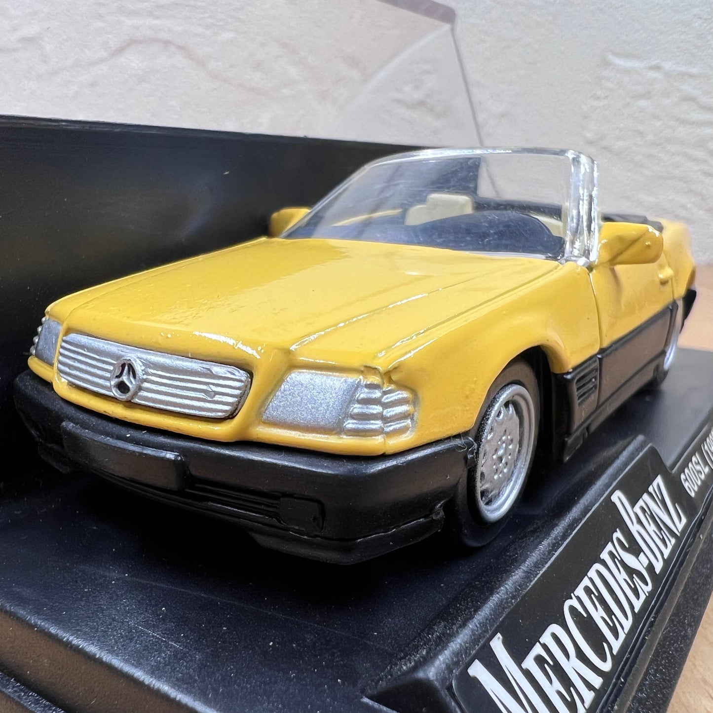 1/43 Scale 1992 Mercedes-Benz 600 SL Convertible Car Diecast Model