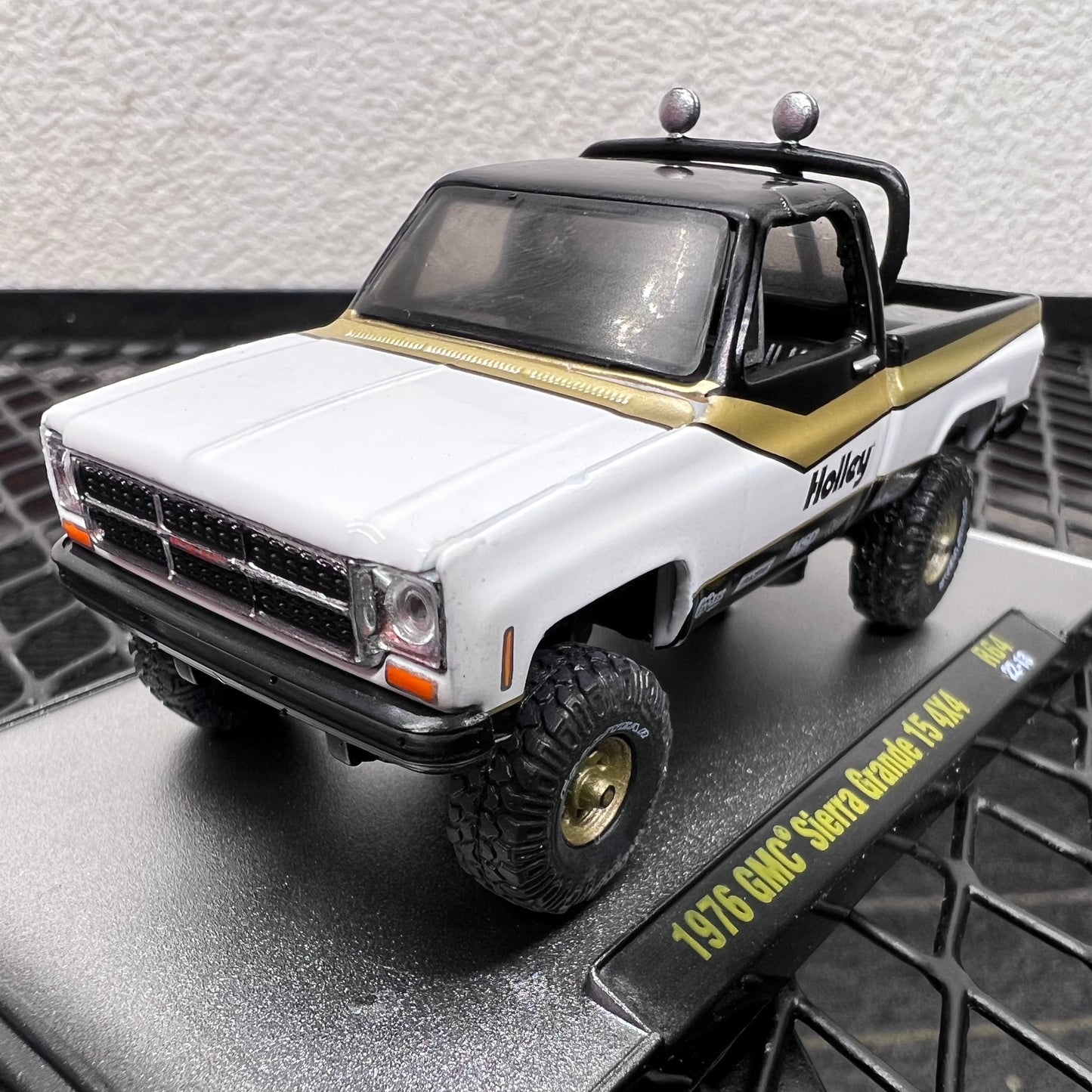 1/64 Scale 1976 GMC Sierra Diecast Model Truck