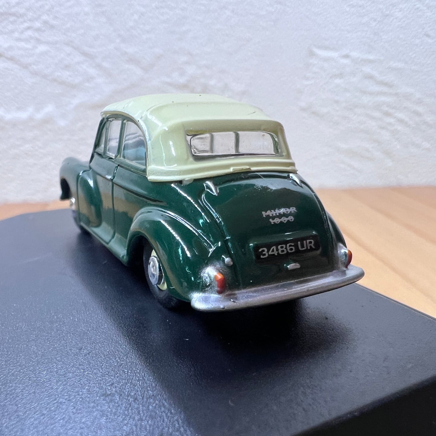 1/76 Scale Morris Minor Diecast Model Car