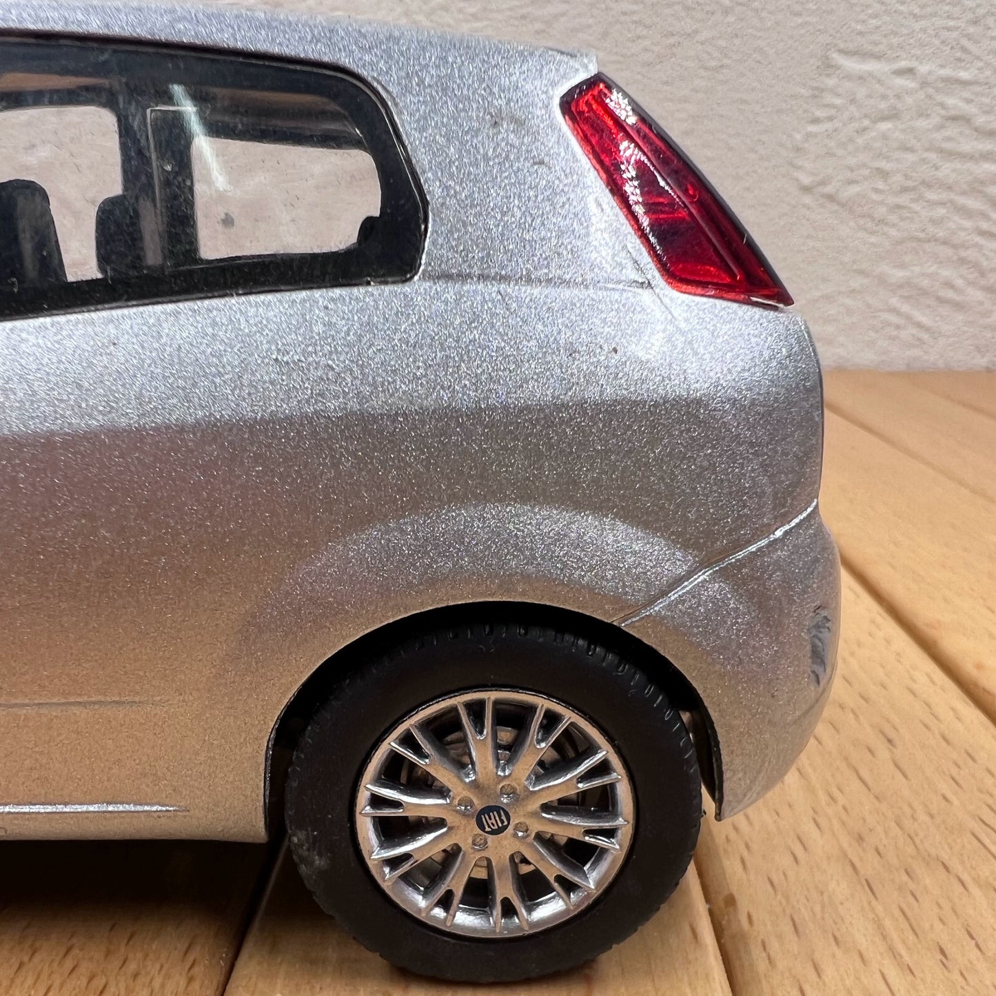 1/24 Scale 2008 Fiat Grande Punto Diecast Model Car