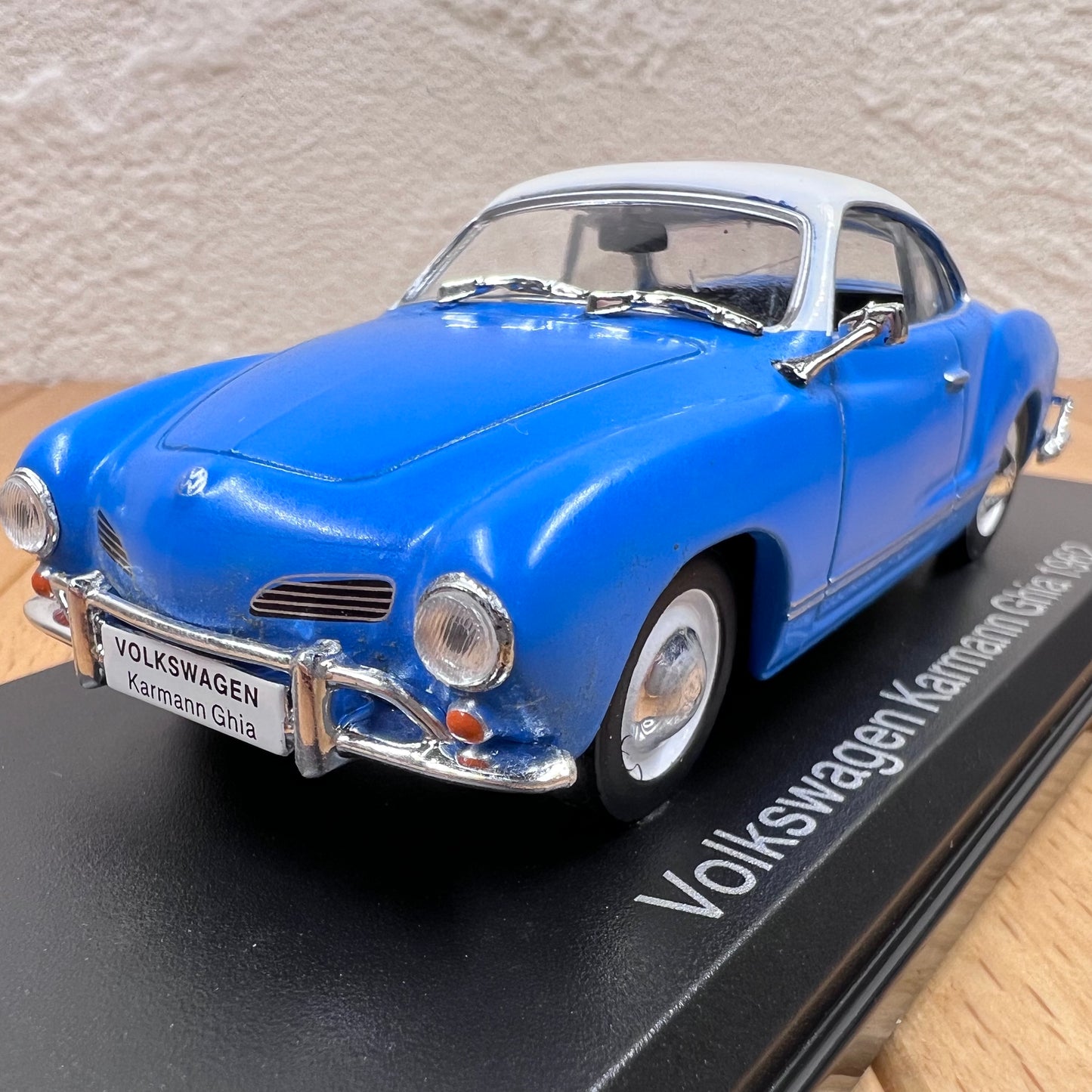 1/43 Scale 1962 Volkswagen Karmann Ghia Diecast Model Car