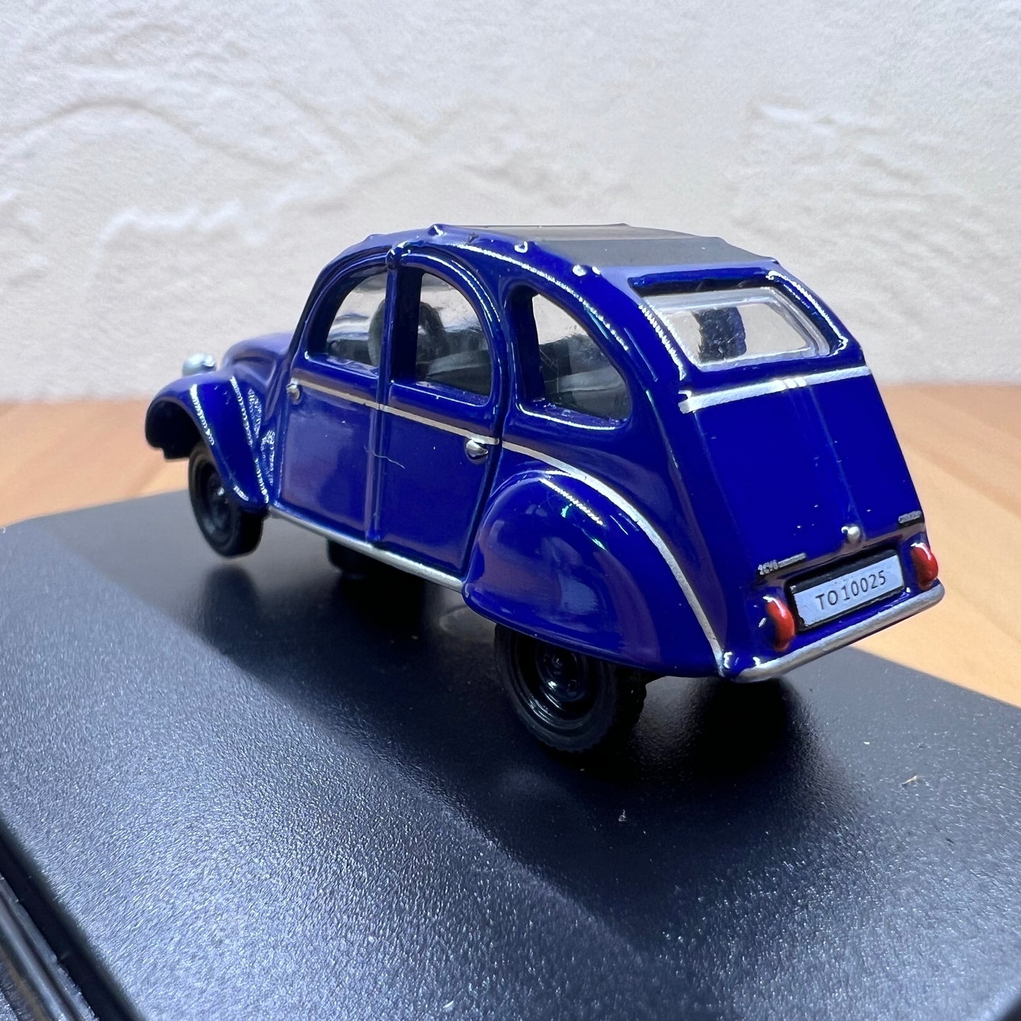 1/76 Scale Citroën 2CV6 Diecast Model Car