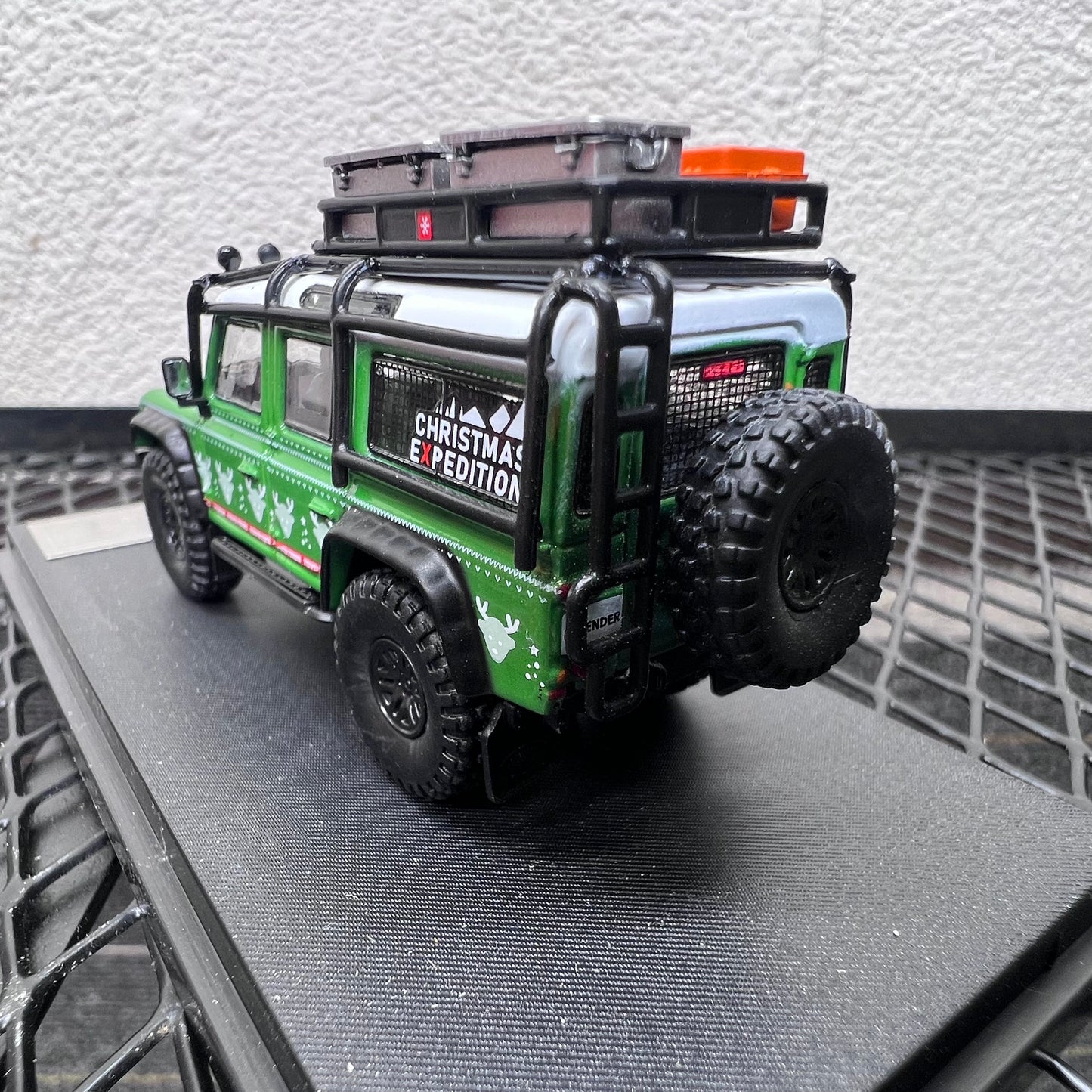 1/64 Scale Land Rover Defender 110 Diecast Model Car