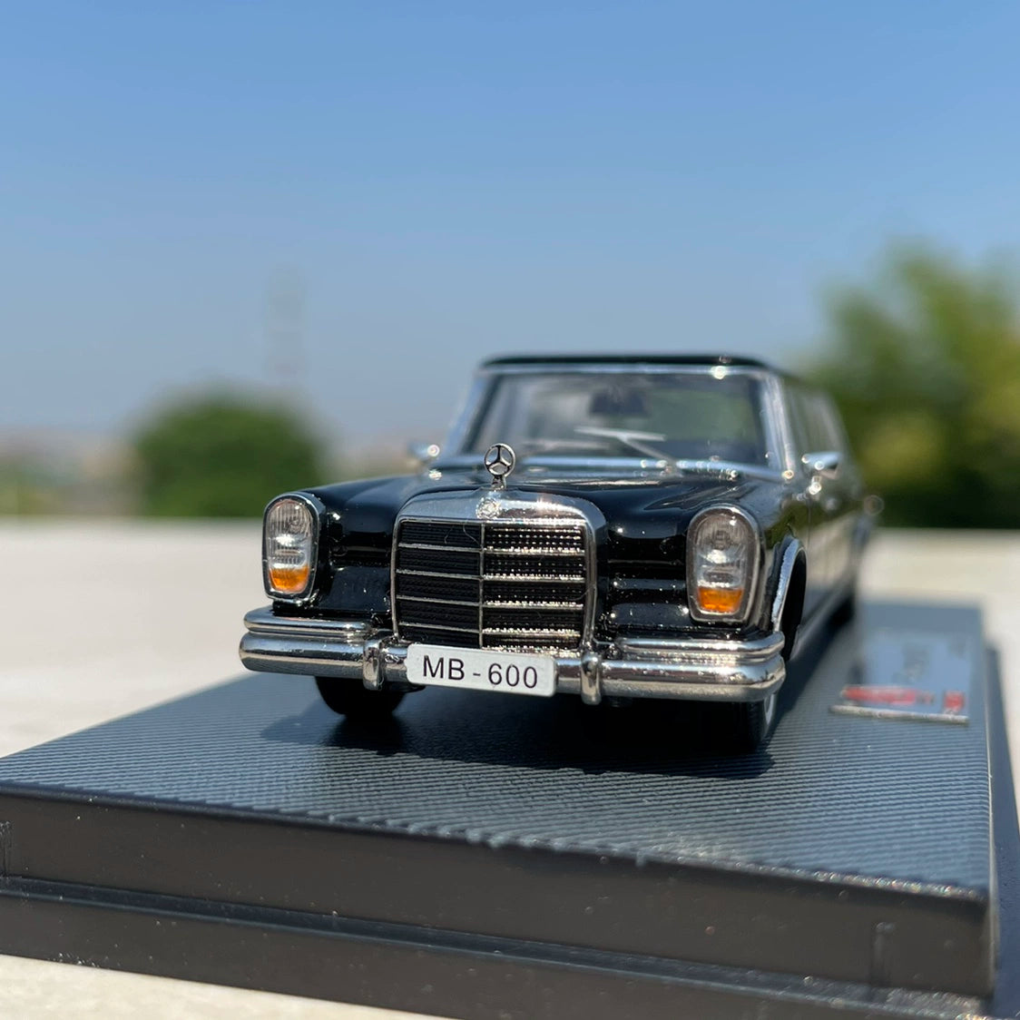 1/64 Scale Mercedes-Benz 600 W100 Pullman Limousine Diecast Model