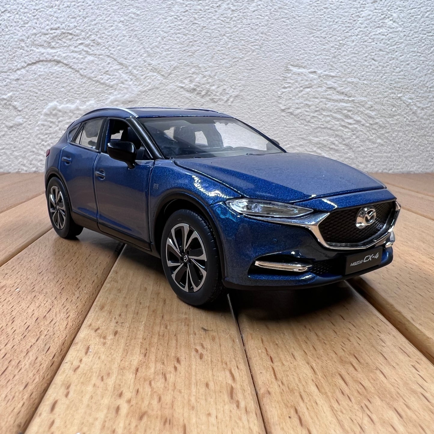 1/32 Scale 2020 Mazda CX-4 Compact Crossover SUV Diecast Model Car