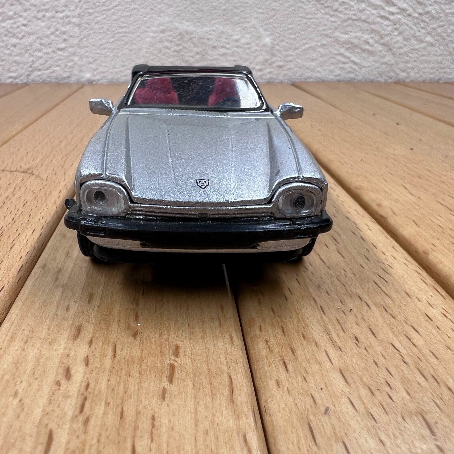 1/43 Scale 1988 Jaguar XJ-S Diecast Model Car