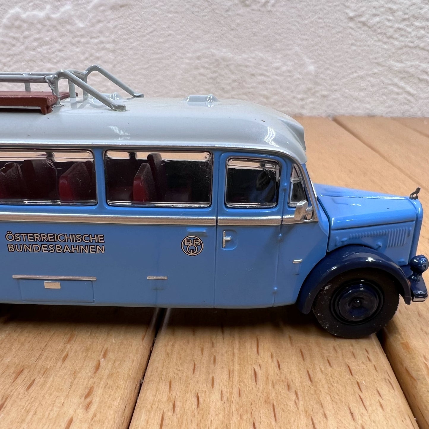 1/87 Scale Vintage Austria Bus Diecast Model