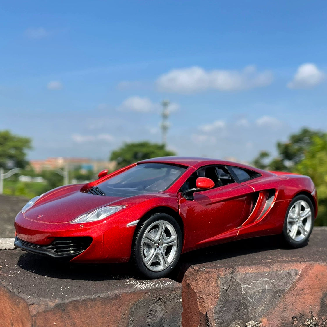 1/24 Scale McLaren MP4-12C Sports Car Diecast Model