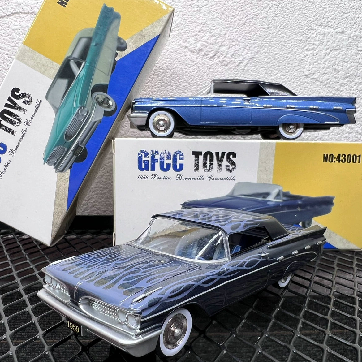 1/43 Scale 1959 Pontiac Bonneville Diecast Model Car