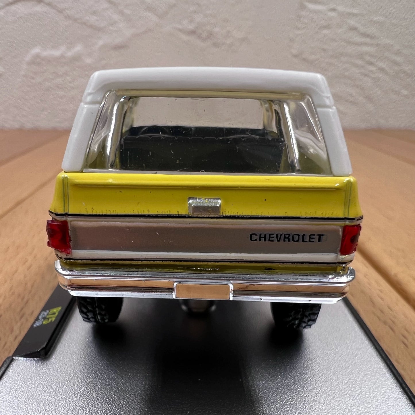 1/64 Scale 1974 Chevrolet K5 Blazer SUV Diecast Model Car