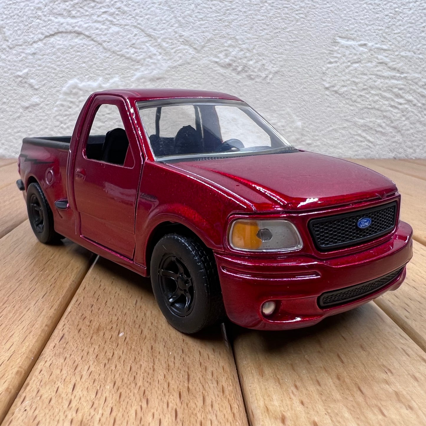 1/32 Scale 1999 Ford F-150 SVT Lightning Pickup Truck Diecast Model Car