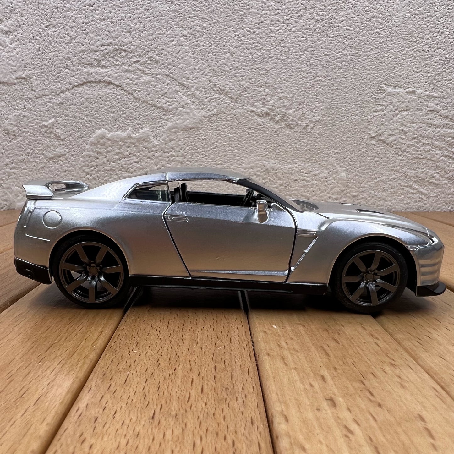 1/32 Scale 2009 Nissan GT-R Diecast Model Car