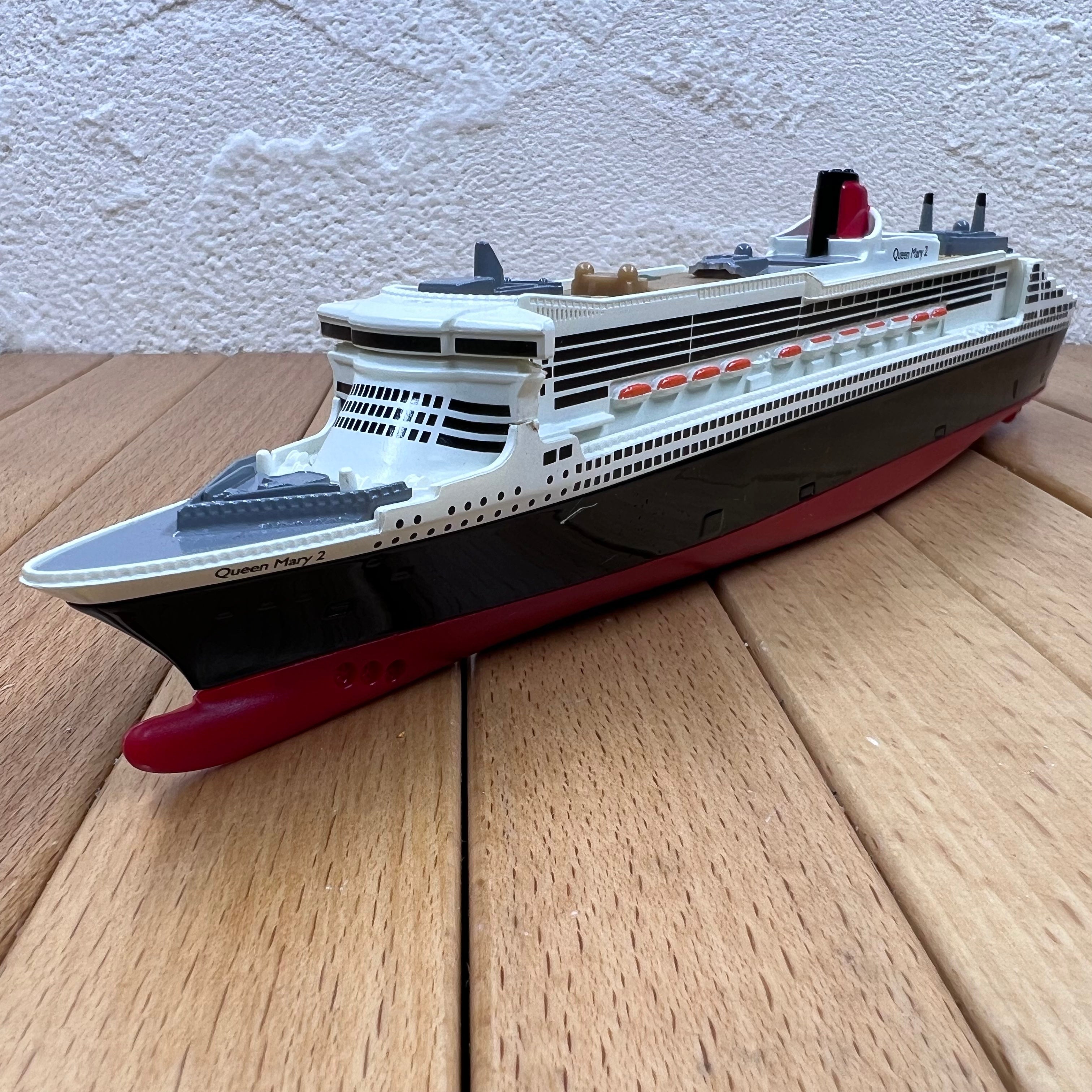 Diecast ship deals