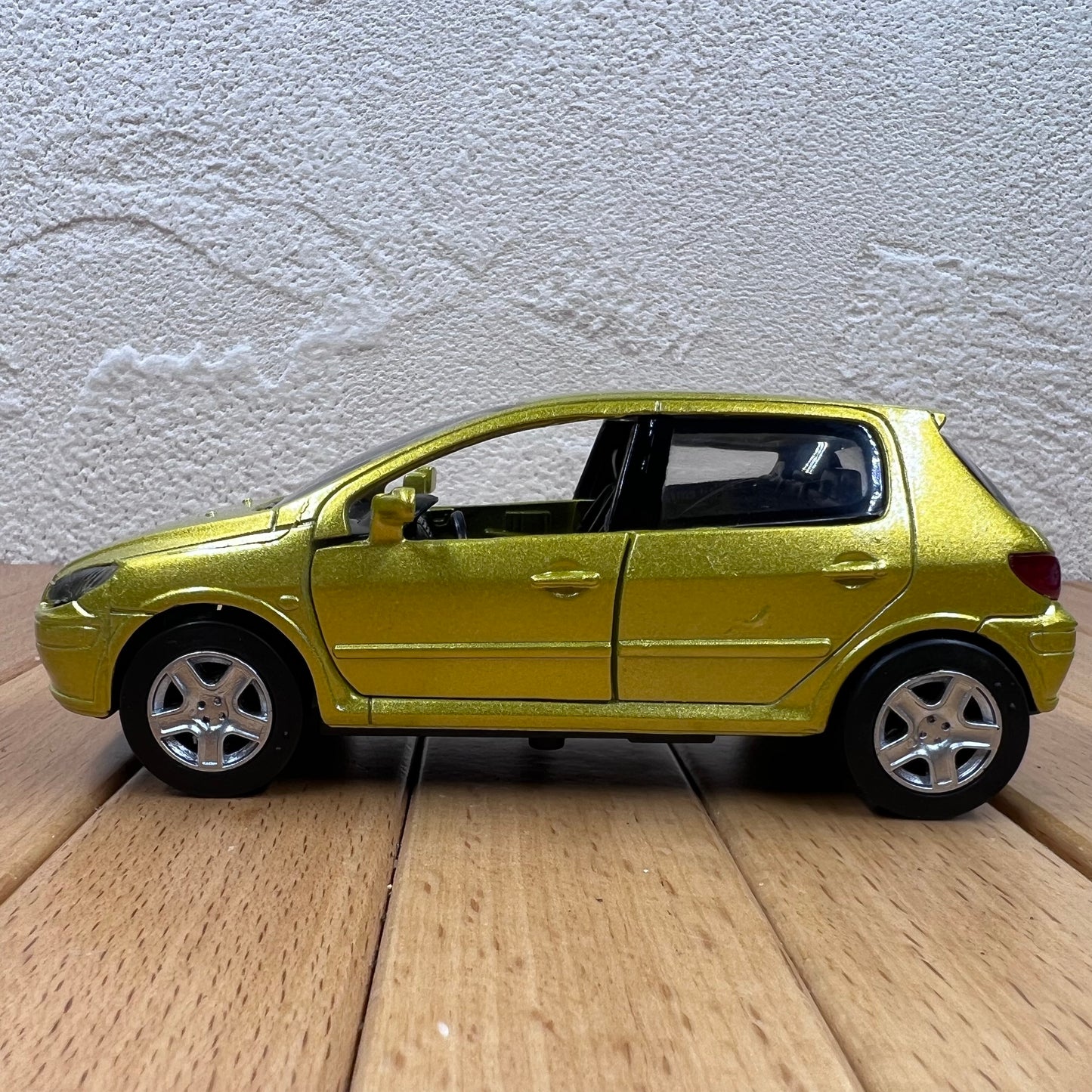 1/32 Scale Peugeot 307 Diecast Model Car