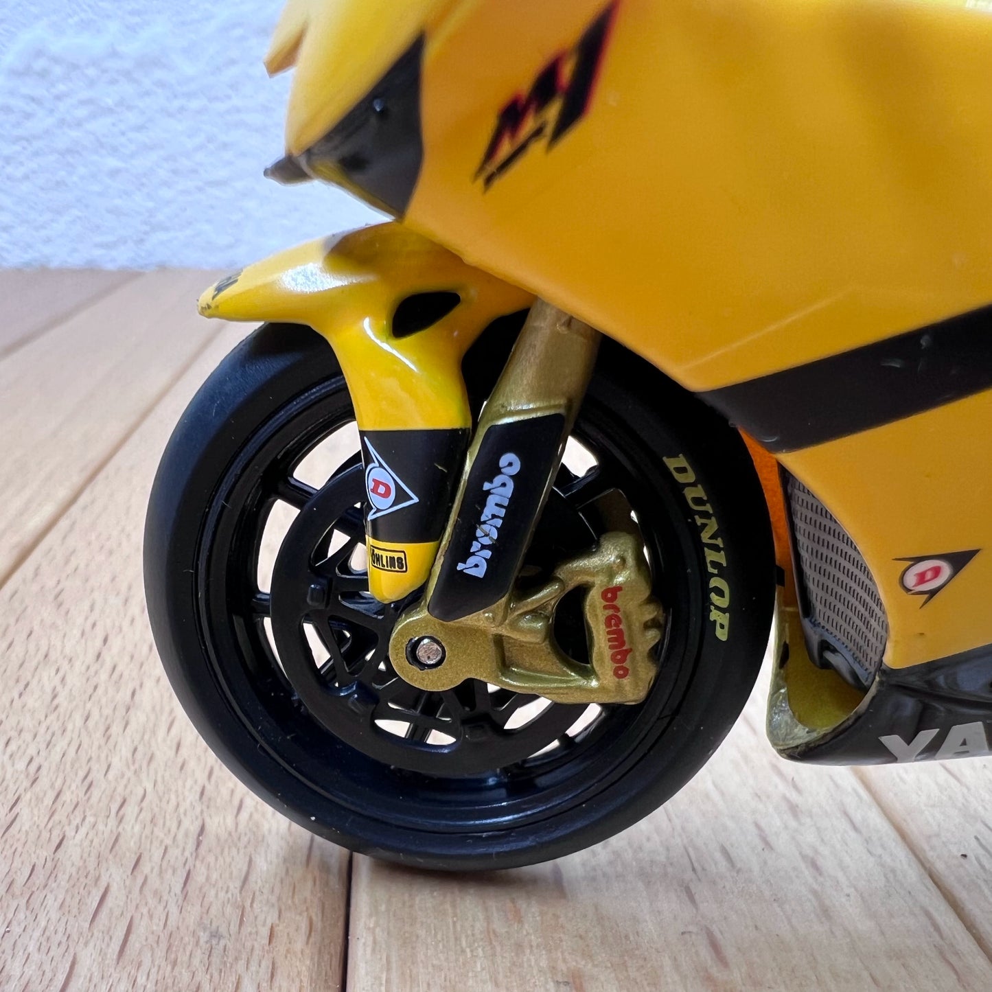 1/18 Scale 2006 Yamaha YZR-M1 Carlos Checa Diecast Model Motorcycle