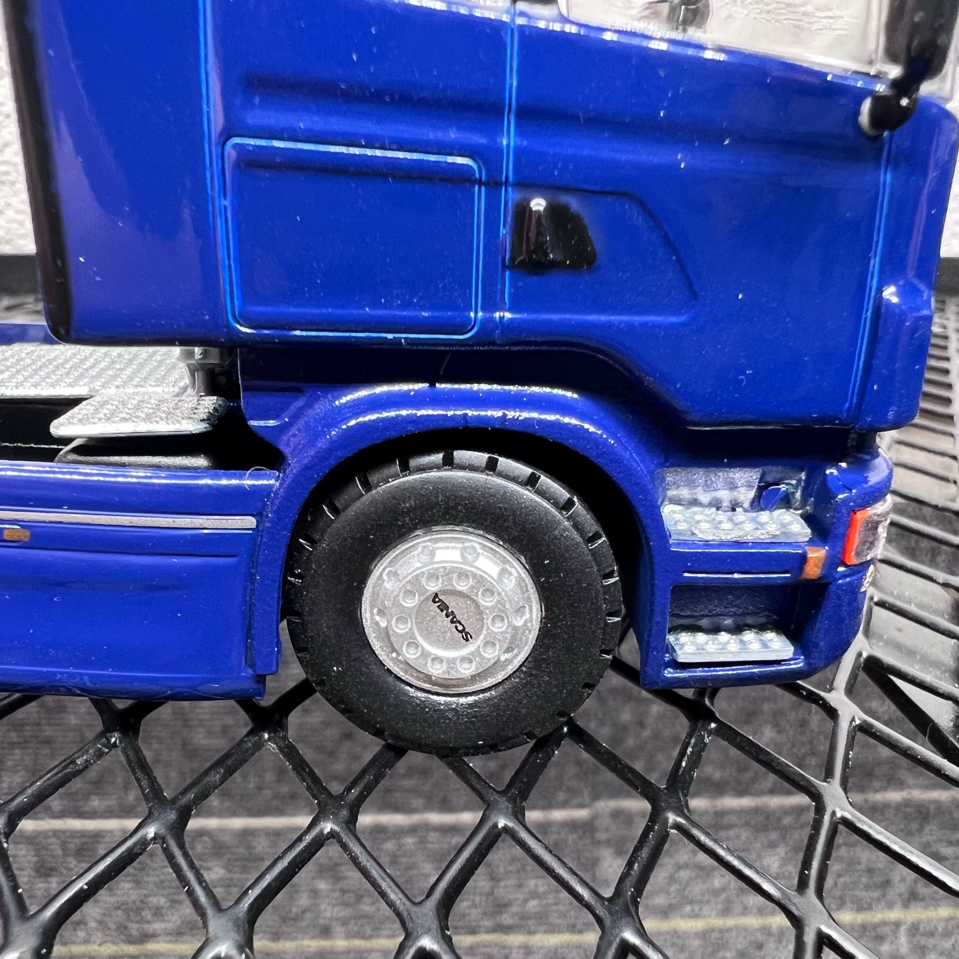 Tamiya scania best sale r620 blue edition