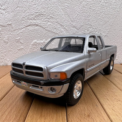 1/24 Scale Ram 1500 Pickup Truck Diecast Model