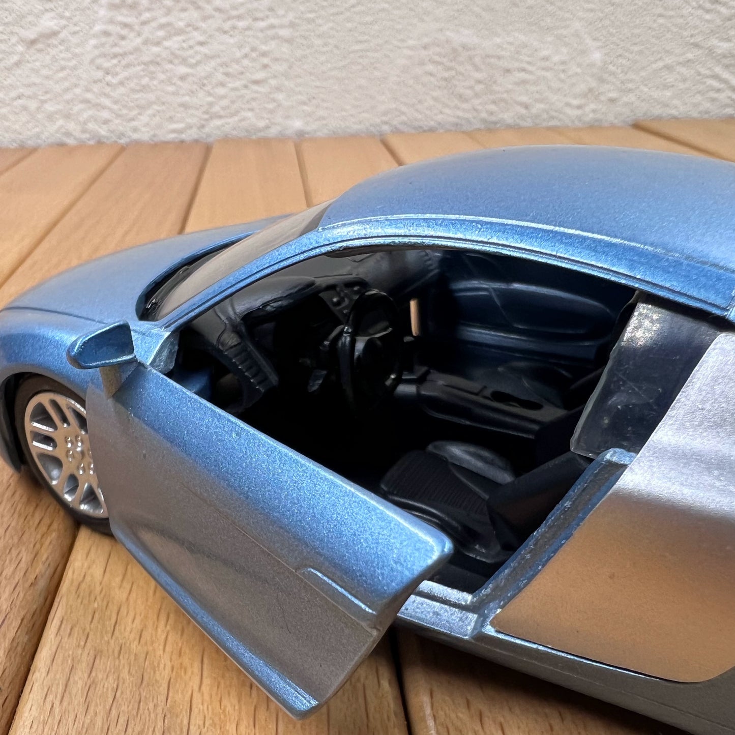 1/32 Scale Audi R8 Sports Car Diecast Model