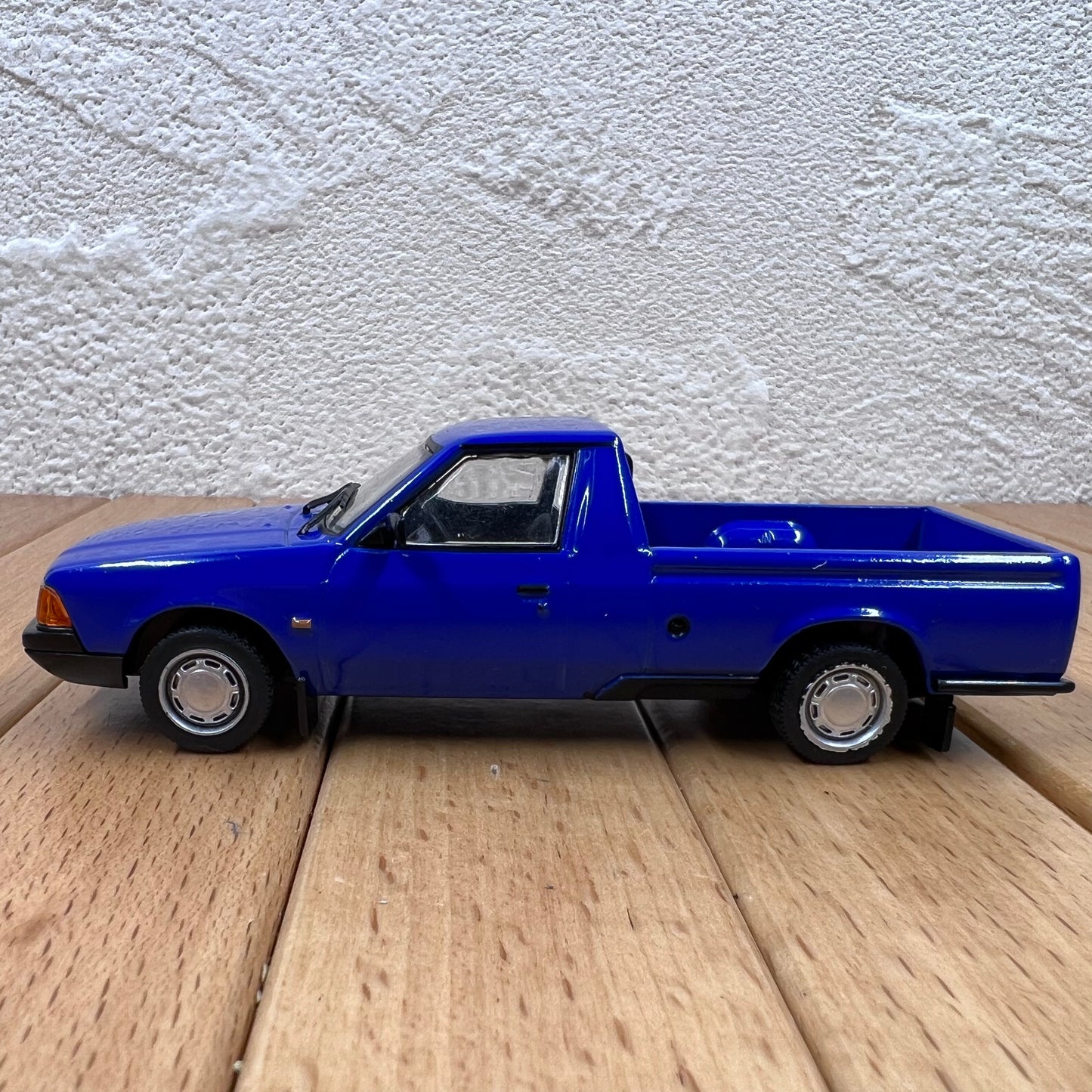 1/43 Scale Moskvitch 2335 Pickup Truck Diecast Model