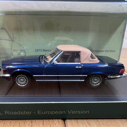 1/64 Scale 1973 Mercedes-Benz 450SL Vintage Sports Car Diecast Model