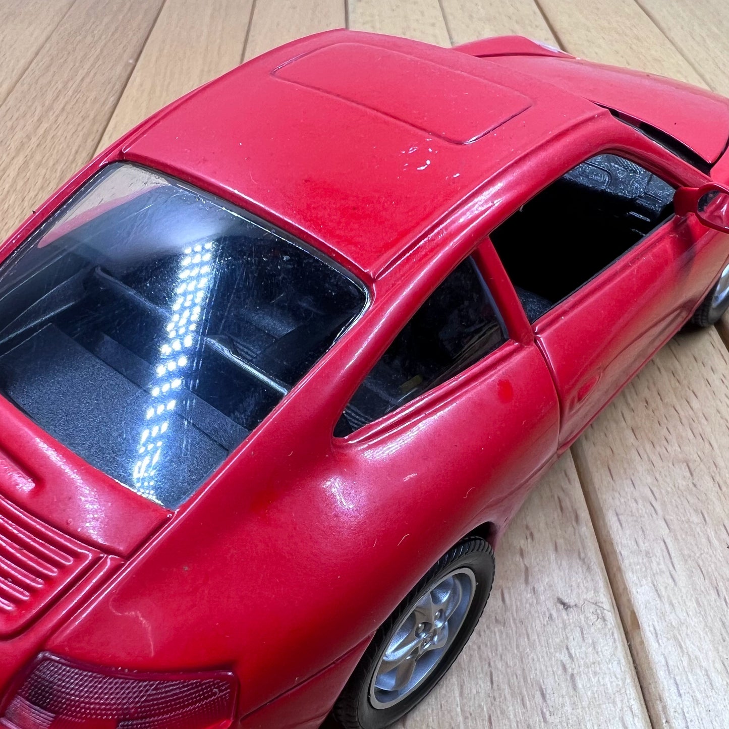 1/24 Scale Porsche 911 (996) Carrera Sports Car Diecast Model